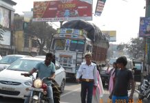 यातायात नियमों की उड़ रही धज्जियां नो एंट्री जोन में धड़ल्ले से गुजर रहे ओवरलोड वाहन