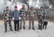 चेकिंग के दौरान एसएसबी जवानों ने ब्राउन शुगर सहित एक नेपाली को दबोचा