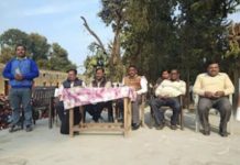 समाजसेवी द्वारा सविधान के प्रति किया बच्चों को जागरूक