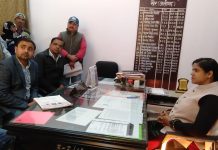 अलीगढ़ : एसडीएम खैर ने तहसील में जनता दरबार लगाकर सुनी फरियादियों की समस्याएं