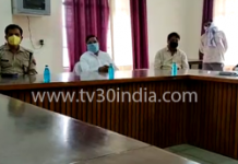 सादाबाद : तहसील सभागार में सांसद ने तहसील के अधिकारियों के साथ की मीटिंग