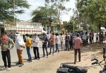 हाथरस : सासनी में मधुशाला खुलते ही दौडे अंगूर की बेटी के दीवाने