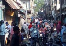 हाथरस : सासनी में खुले बाजार लौटी रौनक जमकर की खरीददारी