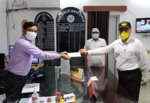 हाथरस : पूर्व सैनिक संगठन ने प्रधानमंत्री राहत कोष में जिलाधिकारी को दिया एक लाख 32 हजार 7 सौ 60 रुपये का चैक।