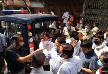 सिकनंदराराऊ : निर्धारित समय से पहले किराना की दुकान खुलने को लेकर पुलिस कर्मी और व्यापारी से हुई नोक झोंक