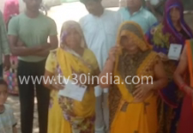 हाथरस : चन्दपा क्षेत्र के गाँव महमूदपुर जाटान का राशन डीलर फिर सवालों के घेरे में।