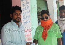 अलीगढ़ : समाजसेवी ठाकुर संदीप सिंह ने कामदारों को मास्क किये वितरित