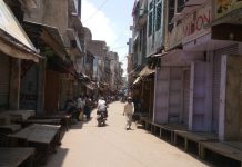 सिकंदराराऊ में रविवार की साप्ताहिक बंदी का दुकानों पर कम दिखा असर