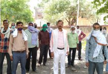 सिकंदराराऊ क्षेत्र के राशन डीलरों द्वारा उपभोक्ताओं को मानक के अनुसार खाद्यान्न सामग्री का वितरण नही