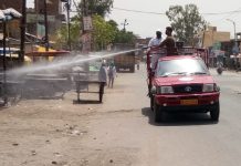 सिकंदराराऊ में नगर पालिका द्वारा अग्निशमन गाड़ी से कराया गया सेनेटाइज