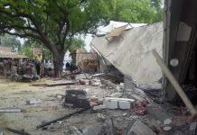 कानपुर : विकास दूबे का मकान पूरी तरह ध्वस्त करने के बाद जेसीबी मशीन से गाड़ियों को भी कुचलकर किया गया नेस्तनाबुत