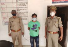 सासनी : जिला बदर को तमंचे सहित किया गिरफ्तार