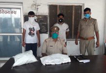 देशी और अंग्रेजी शराब के क्वाटर के साथ दो व्यक्ति गिरफ्तार