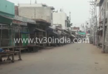 कस्बा मुरसान में लाकडाउन् का पालन करते हुए नजर आए दुकानदार