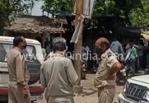 सासनी : कोतवाली चौराहे पर अवैध सीएनजी वाहनों की चेकिंग