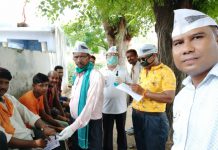 आप कार्यकर्ता गांव में जाकर घर घर लोगो के ऑक्सीजन मीटर से लोगों का ऑक्सीजन लेवल चेक कर रहे हैं ।