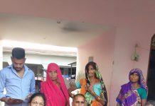 सिकंदराराऊ : भाजपा जिला मंत्री ने बूथों पर जाकर किया सत्यापन