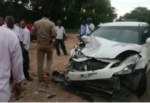 बाइक व कार की हुई भिड़ंत , बाइक सवार दम्पति हुई घायल