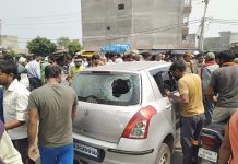 सासनी-कार की टक्कर से बाल-बाल बचा साइकिल सवार|