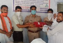 अंतरार्ष्ट्रीय मानवधिकार एवं सामाजिक संगठन ने मुरसान कोतवाली प्रभारी अरविंद राठी का गिफ्ट भेंट कर किया स्वागत