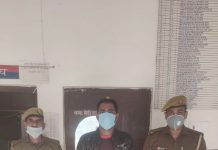 सासनी : सट्टेबाज गिरफ्तार