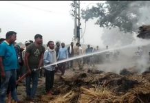 सासनी : किसान के कमरे में लगी आग हजारों का भूसा स्वाहा