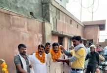 सासनी : नगर पंचायत कर्मचारी को दी सेवानिवृत विदाई