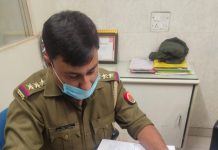 सासनी : बैंकों में चला पुलिस चैकिंग अभियान
