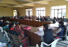 सासनी : वीएलओ को दी मतदाता सूची पुनरीक्षण की जानकारी