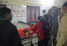 हाथरस : बाइक से गिरकर महिला हुई घायल