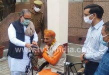 हाथरस : प्रभारी मंत्री भूपेन्द्र सिंह चौधरी ने कलेक्ट्रेट प्रांगण में दिव्यांगजनों को बांटी ट्राई साइकिल