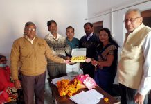 हाथरस : भाजपा की एक बैठक पंचायत घर हाथरस जक्शन में नए मतदाताओं को बढ़ाने के लिए चर्चाएं हुई
