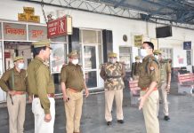 हाथरस : पुलिस अधीक्षक विनीत जायसवाल ने बाजारों में किया भ्रमण