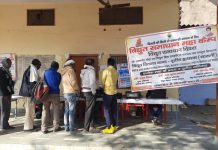 सासनी के श्रीरामलीला मैदान में लगा विद्युत उपभोक्ता शिकायत शिविर
