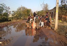 सासनी : ई रिक्शा पलटा आधा दर्जन से अधिक घायल