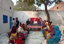 हाथरस : जरूरतमंदों को कंबल वितरित किए