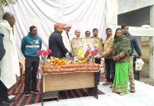 सासनी : शिक्षक एमएलसी डॉ आकाश अग्रवाल का हुए जोशीला स्वागत