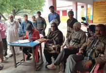 हाथरस कोतवाली चंद्पा क्षेत्र के गाँव बघना मैं लेखपाल द्वारा रखी गई मीटिंग