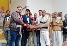सासनी : भारत विकास परिषद ने बांटे कंबल