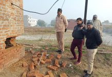 सासनी : गांव गदाखेडा में कूमल लगाकर नलकूप से हजारों की चोरी