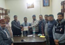 सासनी : संग्रह निधि के लिए लोग बढा रहे हाथ सासनी में किया सहयोग