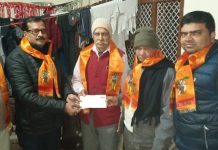 सासनी : समर्पण संग्रह निधि में कर रहे बच्चे भी सहयोग