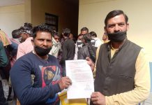 सासनी : राशन डीलरों ने की एपीएल कार्ड जमा राशि वापस करने की शिकायत