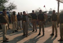 हाथरस : चक्का जाम को लेकर पुलिस प्रशासन अलर्ट सभी गाड़ियों को किया जा रहा है चेक