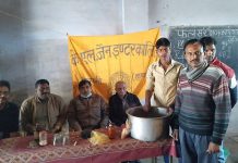 सासनी : के एल जैन में बच्चों को दिया खाद्य संरक्षण प्रशिक्षण