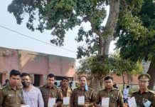 सासनी : कोराना योद्धा पुलिसकर्मियों को लगा बैक्सीन टीका