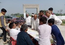 सासनी : सिंघर्र में हुई भाजपाईयों की त्रिस्तरीय चुनाव बैठक