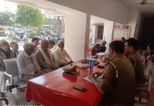 सासनी : एसएचओ ने दी अपराध न कर शांति जीवन जीने की हिदायात