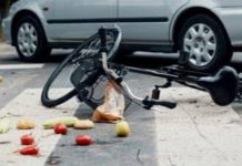 सादाबाद : कार ने मारी साइकिल सवारों को टक्कर, साइकिल सवार हुआ गंभीर रूप से घायल