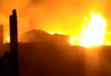 हाथरस : सादाबाद इंटर कालेज के सामने लगी आग